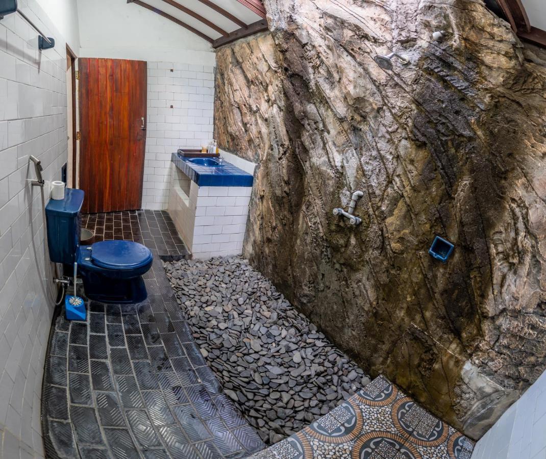Binaria Museum Hotel Ловіна Екстер'єр фото